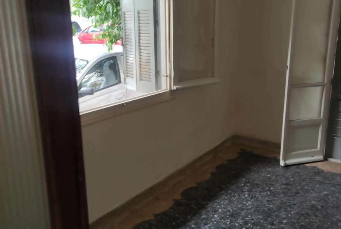 Ευκαιρία Επένδυσης: Φωτεινό, Γωνιακό Ισόγειο Διαμέρισμα 82 τ.μ. στην Καρδιά της Αμφιάλης (Κερατσίνι)