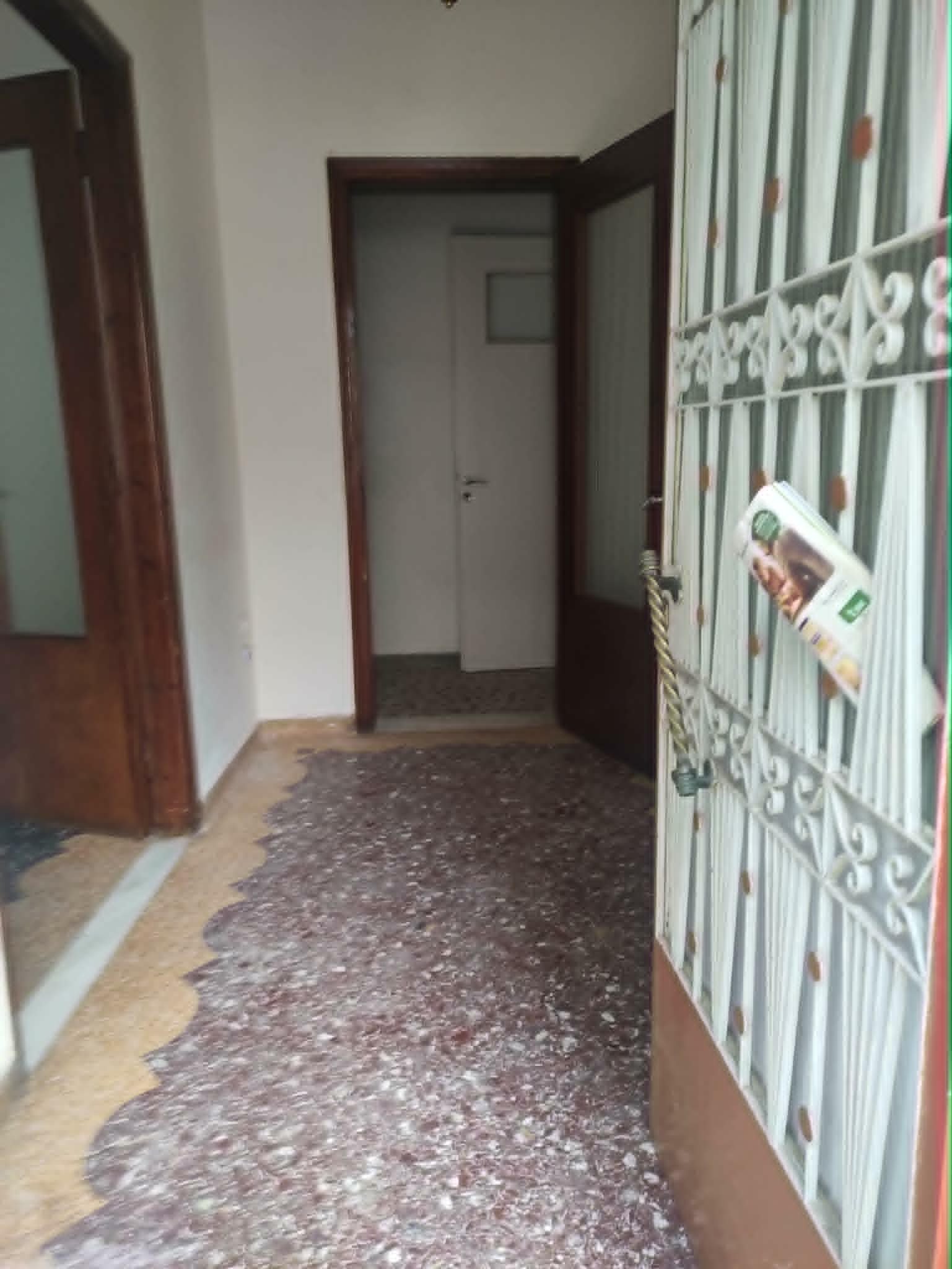afcb6906-44ef-4762-90f5-8316e87ce3f9 Ευκαιρία Επένδυσης: Φωτεινό, Γωνιακό Ισόγειο Διαμέρισμα 82 τ.μ. στην Καρδιά της Αμφιάλης (Κερατσίνι)