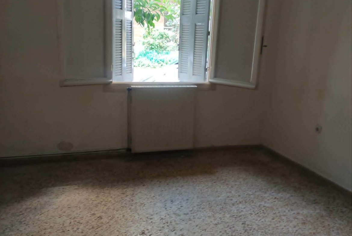 Ευκαιρία Επένδυσης: Φωτεινό, Γωνιακό Ισόγειο Διαμέρισμα 82 τ.μ. στην Καρδιά της Αμφιάλης (Κερατσίνι)
